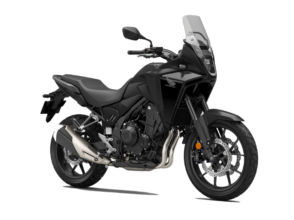 Ein schwarzes Honda-Abenteuer-Motorrad mit Windschutzscheibe, aufrechtem Lenker und Leichtmetallrädern wird aus einer Dreiviertel-Frontansicht auf weißem Hintergrund gezeigt - entdecken Sie es jetzt bei HONDA DEALZ. Rider's Point der Kaltenbach Gruppe. Dein Partner für BMW Motorrad und Honda.
