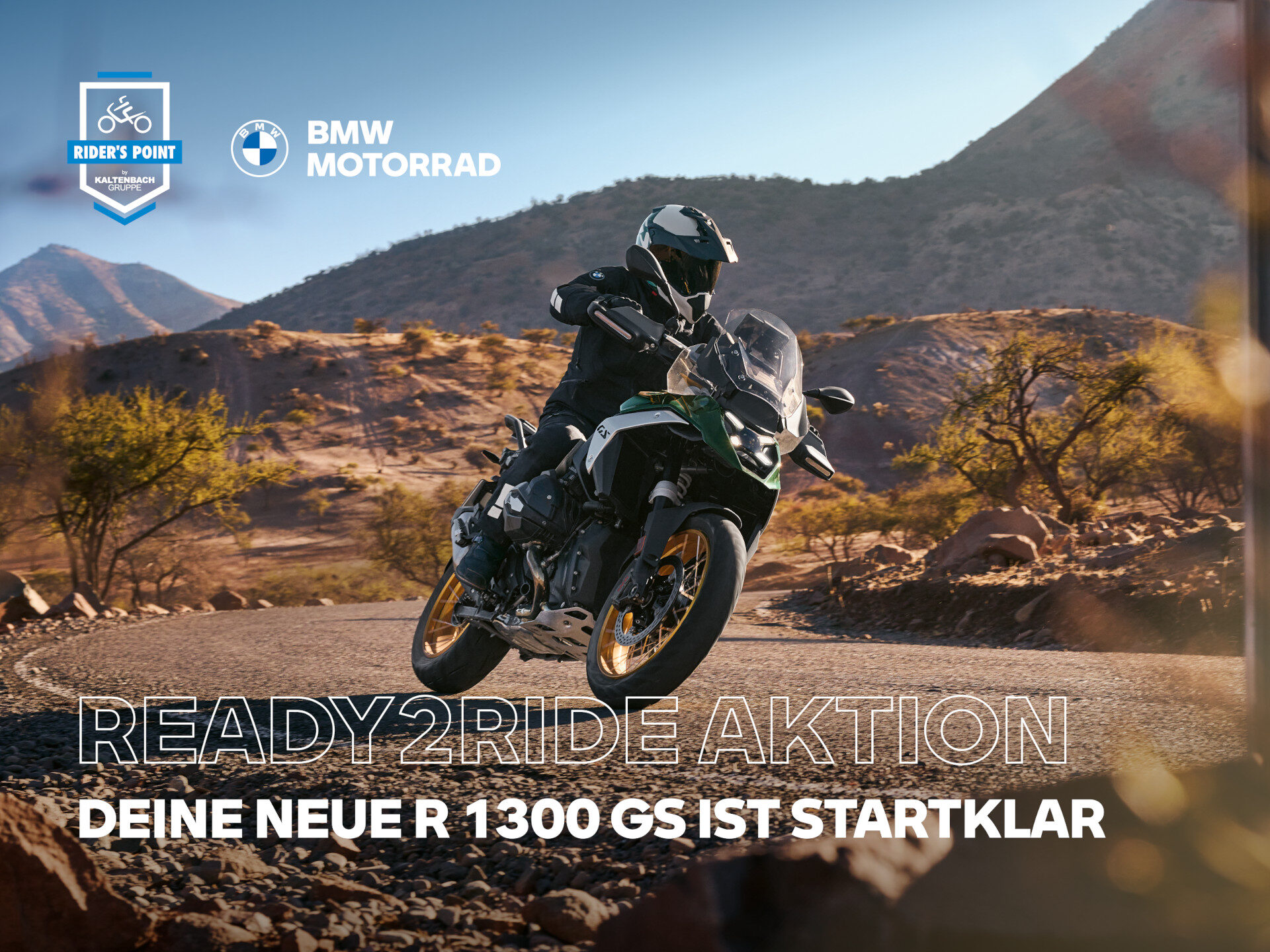 Ein Motorradfahrer fährt mit einer BMW R 1300 GS auf einer kurvenreichen Bergstraße unter freiem Himmel. Der Werbetext hebt die BMW R 1300 GS Aktion hervor, wobei die deutsche Sprache und das BMW Motorrad Branding in das Bild integriert sind. Rider's Point der Kaltenbach Gruppe. Dein Partner für BMW Motorrad und Honda.